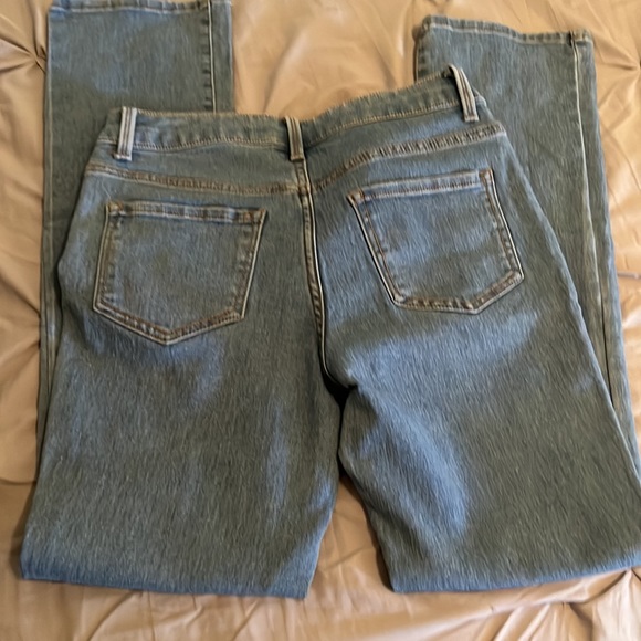 Mid Rise - Picture 2 of 2